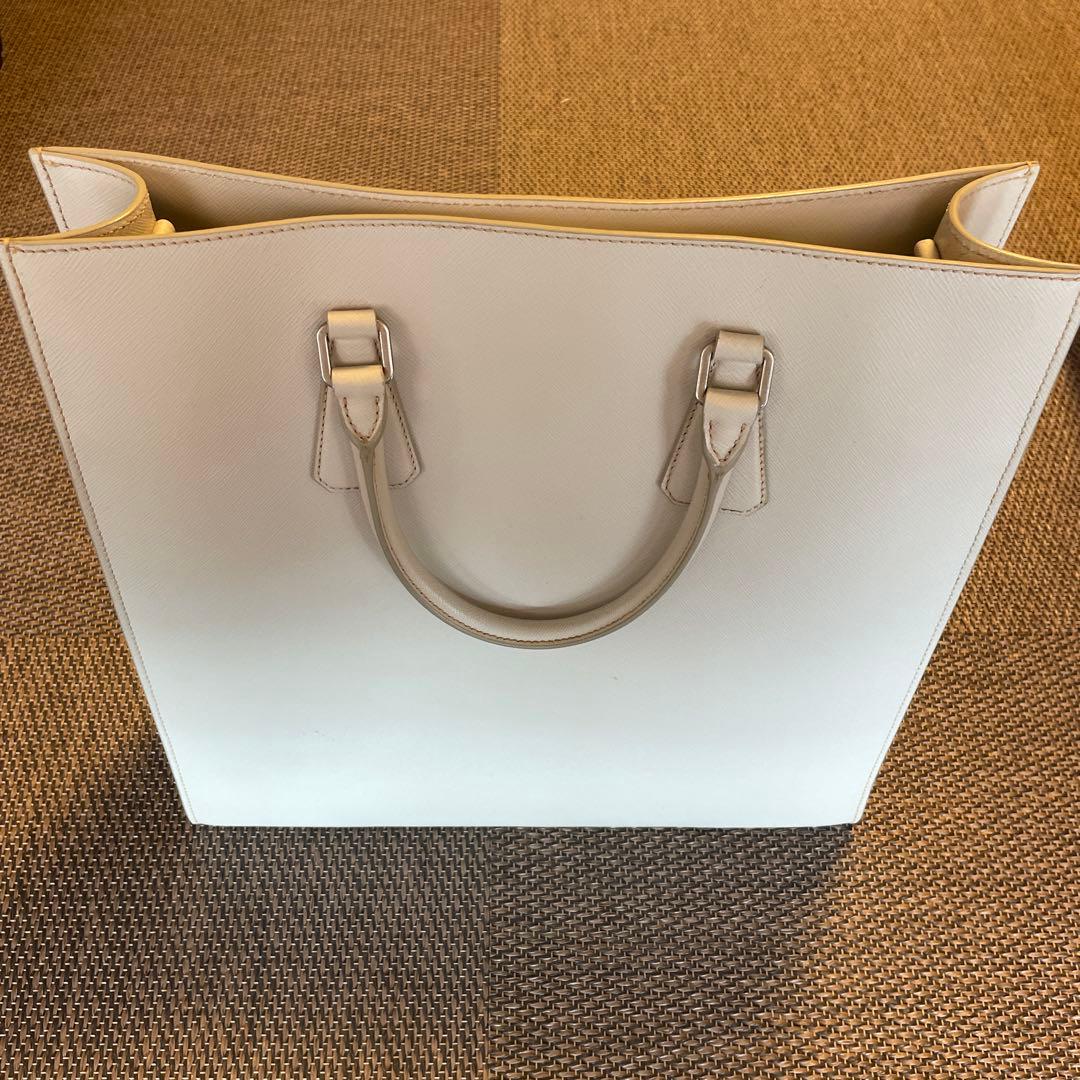 ぬの上 PRADA ビジネストートバッグ