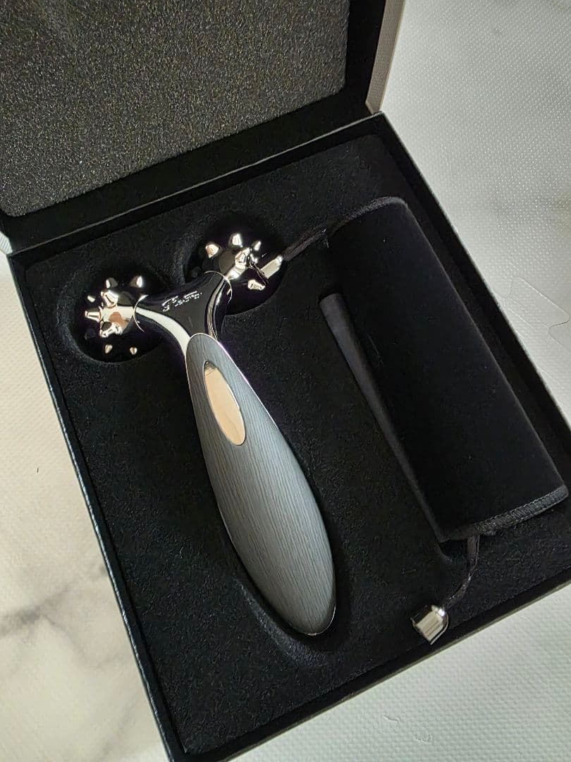 r*k様 refa リファ リファリズム　ブラックウッド 美顔器