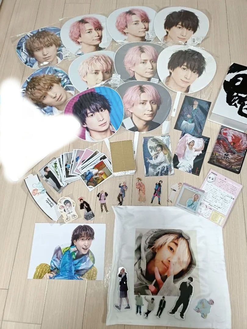 佐久間大介グッズセット（缶バッチ・うちわ・公式写真・アクスタなど） 佐久間大介のアクスタ＆グッズセットめっちゃ豪華じゃん！欲しい