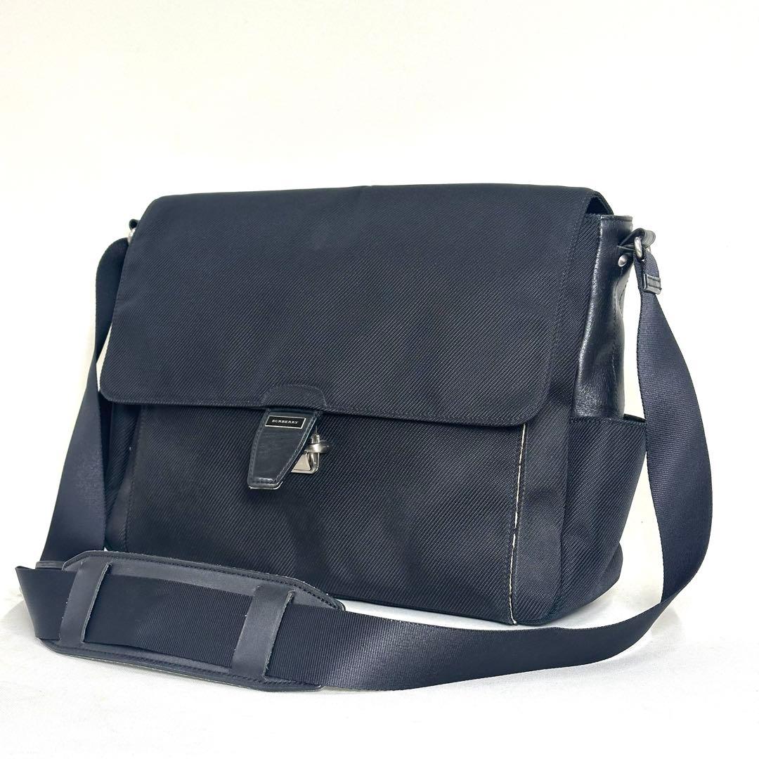 希少デザイン✨Burberry ノバチェック　メッセンジャーバッグ フラップ