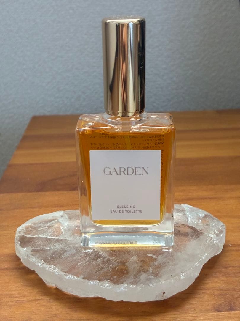 吉川ひなの オードトワレGARDEN 30ml クリスタル台付 アマラ