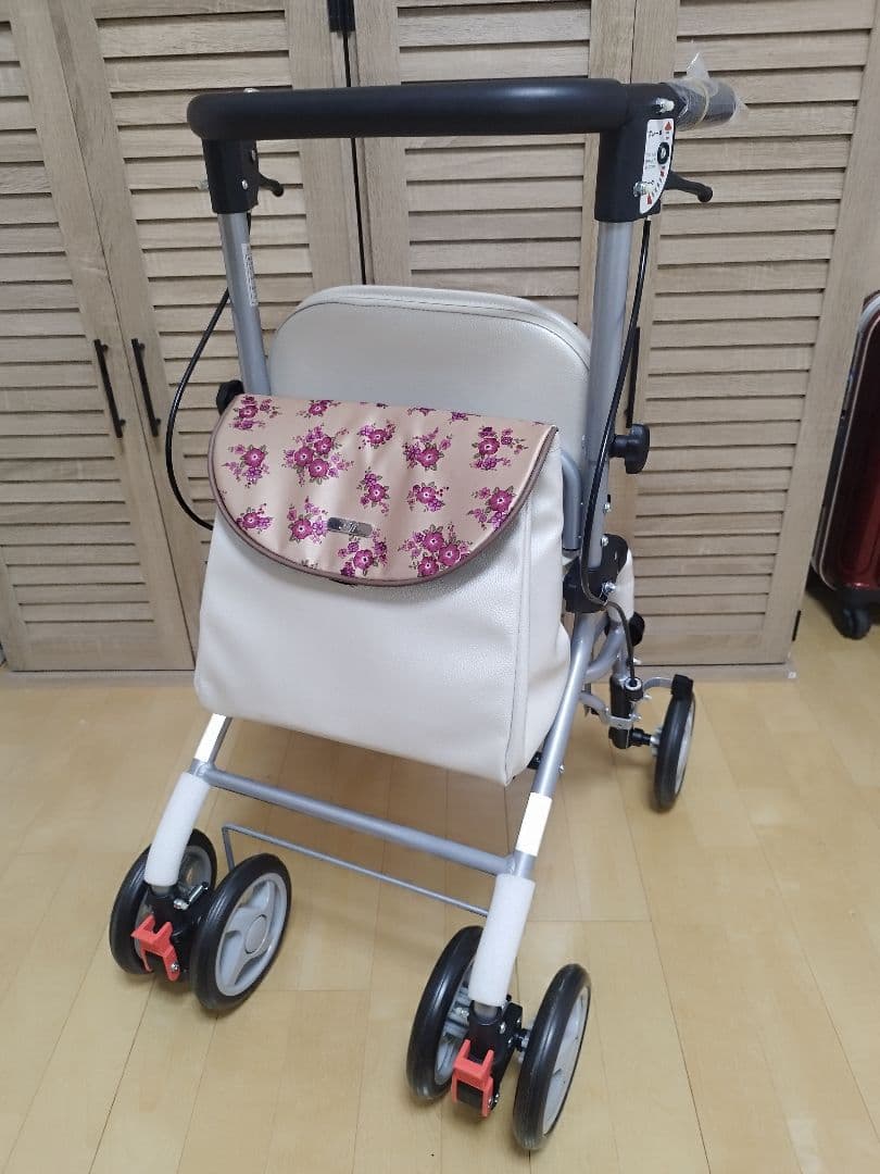 アイルウォークlight 歩行器　シルバーカー　介護