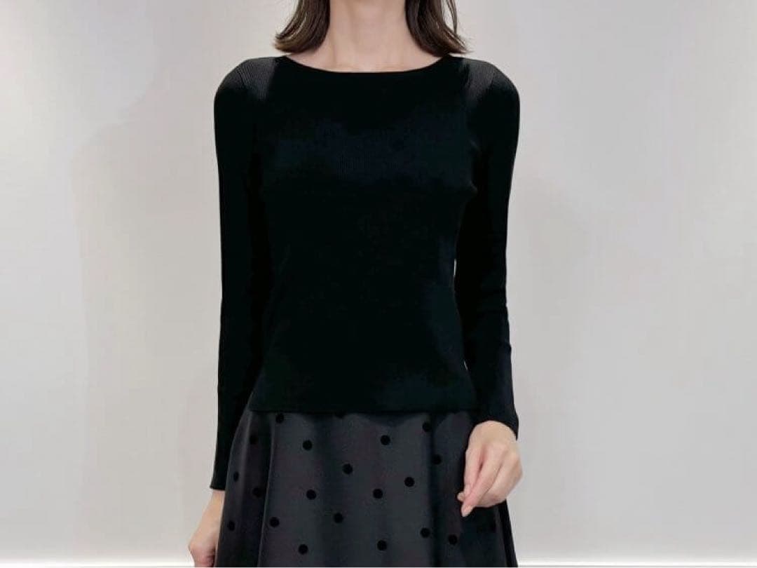 新品タグ付き ラウンドネックリブニットプルオーバー ブラック 定価24200円