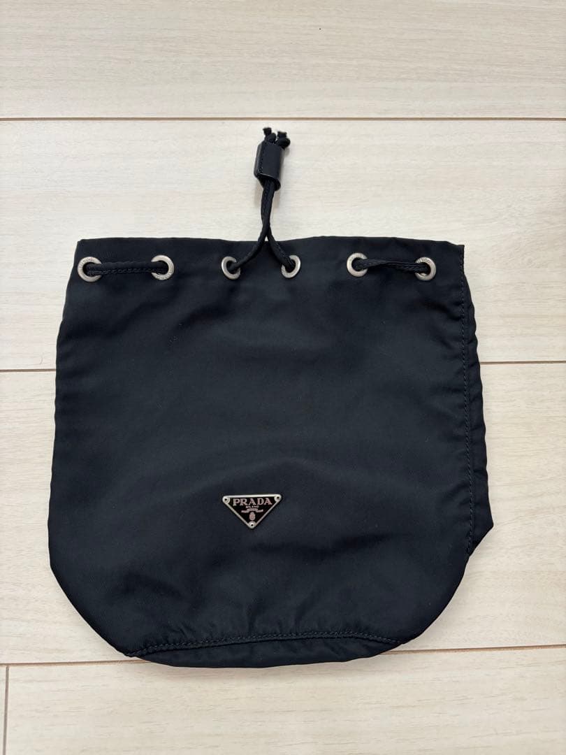 PRADA 巾着ナイロンポーチ　黒