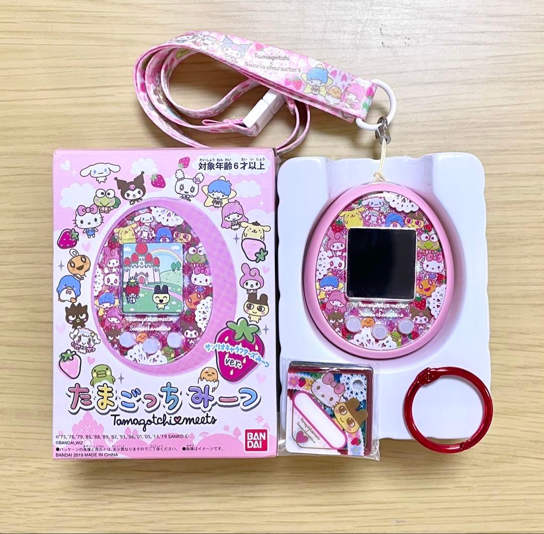 たまごっちみーつ サンリオ キャラクターズ ピンク ストラップ付き♪ たまごっちみーつ サンリオキャラクターズみーつ ver ピンク