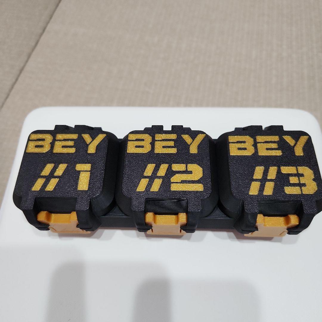 ベイブレードX　デッキケース　3on3　エアロペガサス　ワルキューレボルト　赤