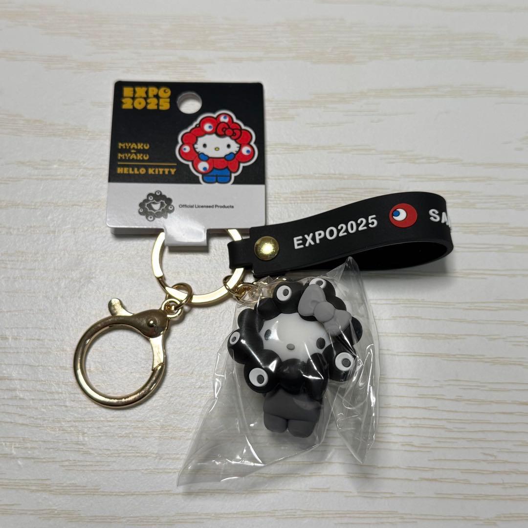 ハローキティ 黒ミャクミャク サンリオ ストラップ