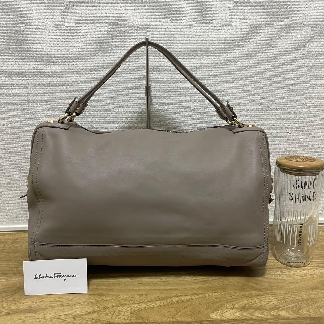 《極美品》Ferragamo（フェラガモ）レザー ハンドバッグ ベージュ系