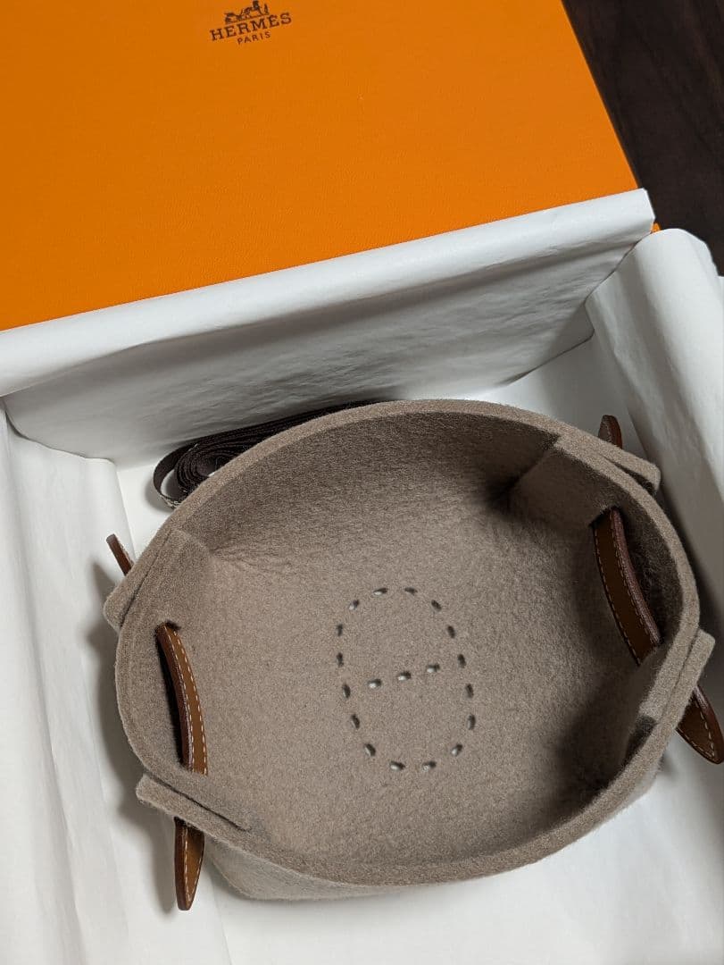 【新品未使用】HERMES ウールフェルト トレイ ベージュ