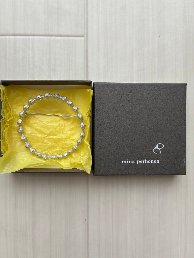 mina perhonen ブローチ