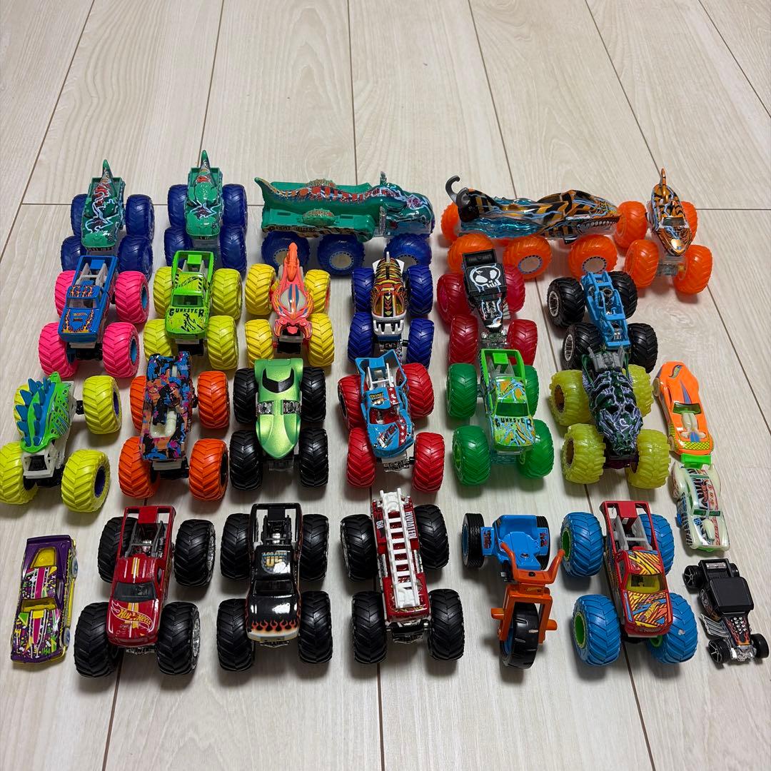 モンスタートラック　Hot Wheels セット