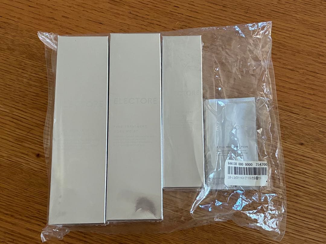 Electore フェイストリートメント モアモイスト　3本とメイク落とし