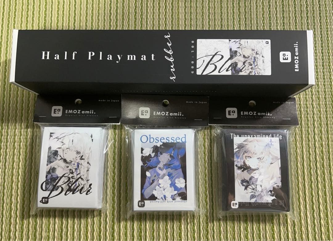 blur EMOZamii. プレイマット スリーブ3種類　とあす　未開封 seek me out / artist:とあす / EMOZamii. カードスリーブ | amii