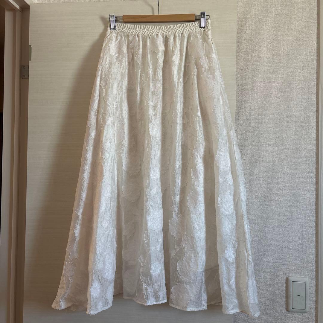 新品タグ付　aura de attirer シアージャガードスカート　アイボリー