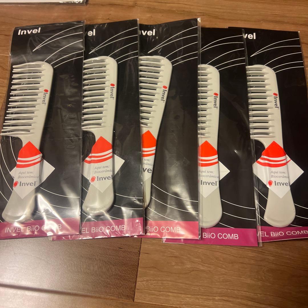 とかせば寝癖の髪もペットのロン毛 もツヤツヤ！Invel アライヴンの粗歯コーム
