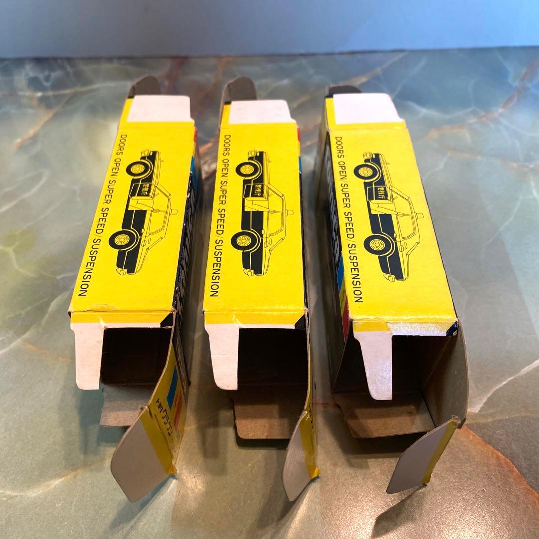 トミカNO.4トヨタクラウンパトカー(大阪・兵庫・京都)3台セット 黒箱