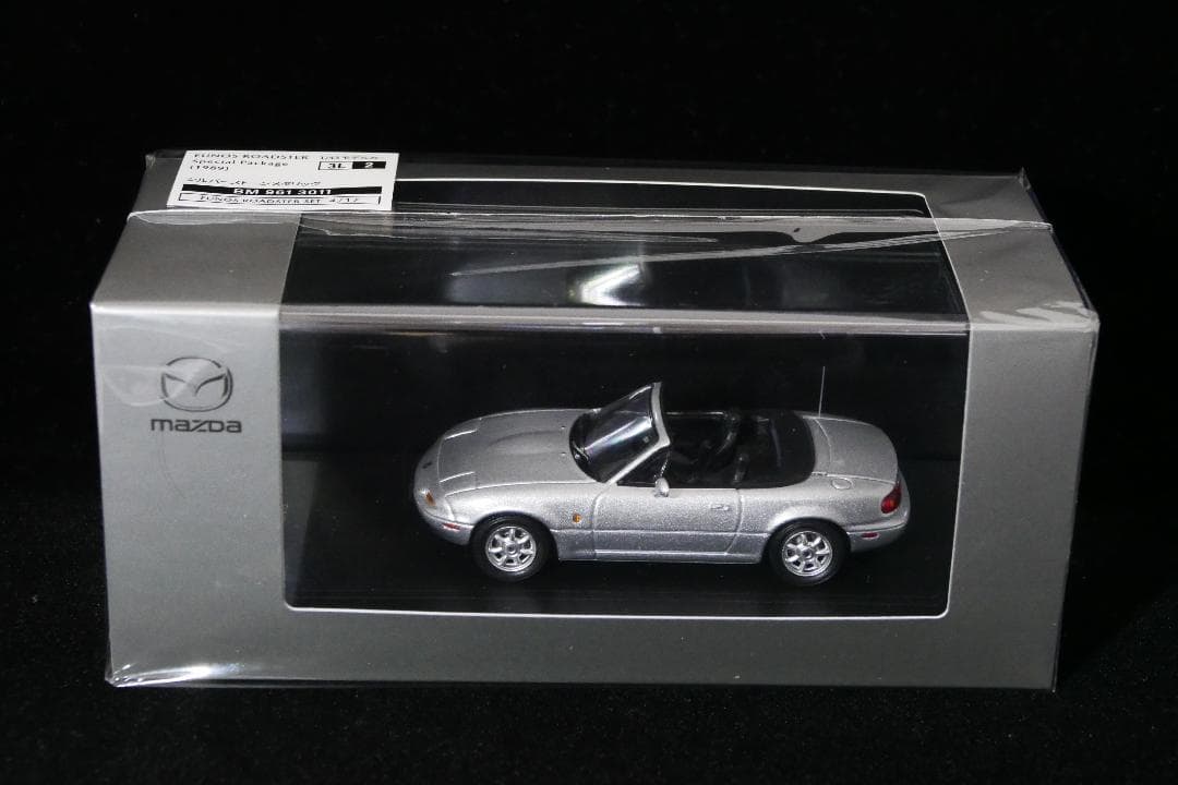 ユーノスロードスター 1/43モデルカー シルバー（マツダコレクション）