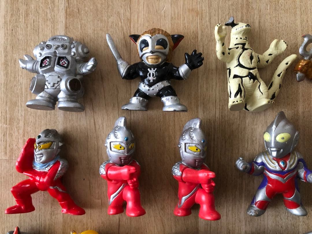 ウルトラマン 怪獣 ミニフィギュア まとめ売り - メルカリ