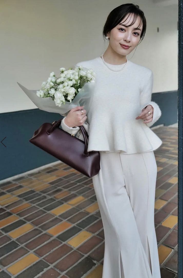 anuans ペプラムショートニットトップス ivory