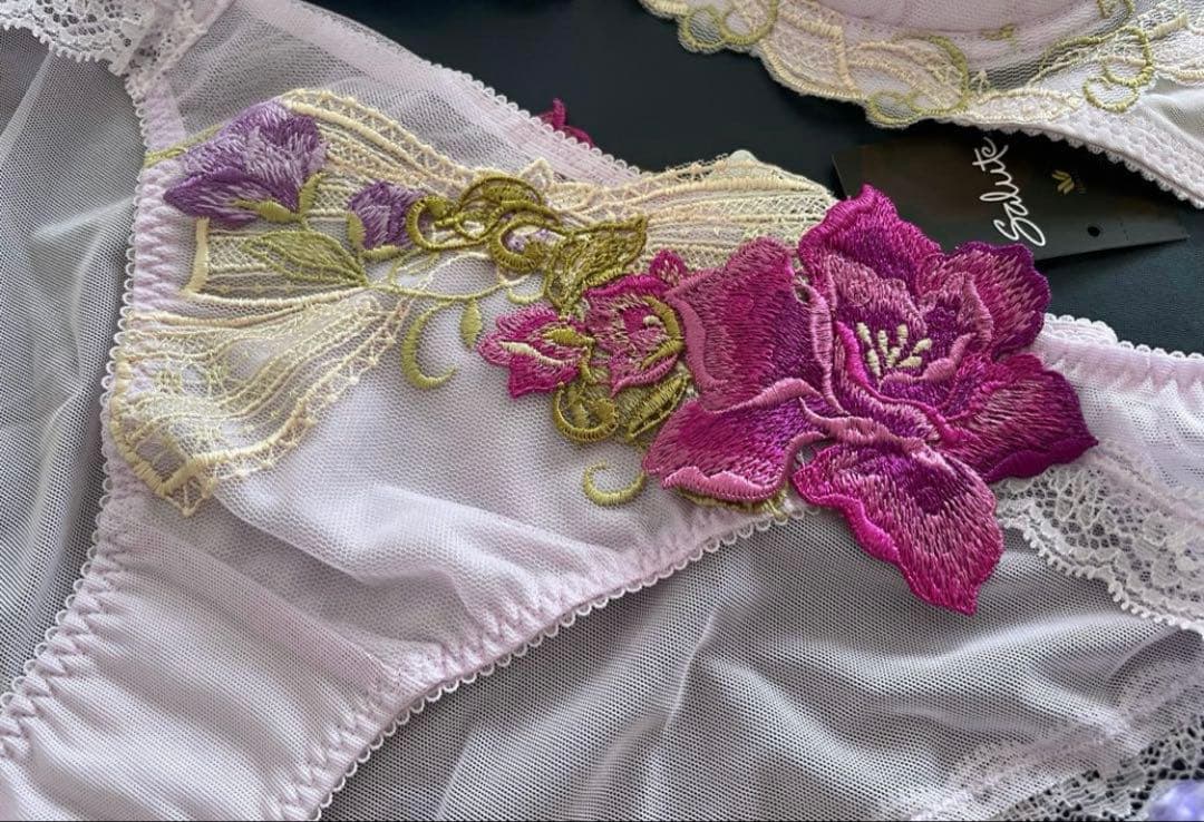 サルート D75/Lノーマル,Mソング オーラ 大女優 84G PU - メルカリ