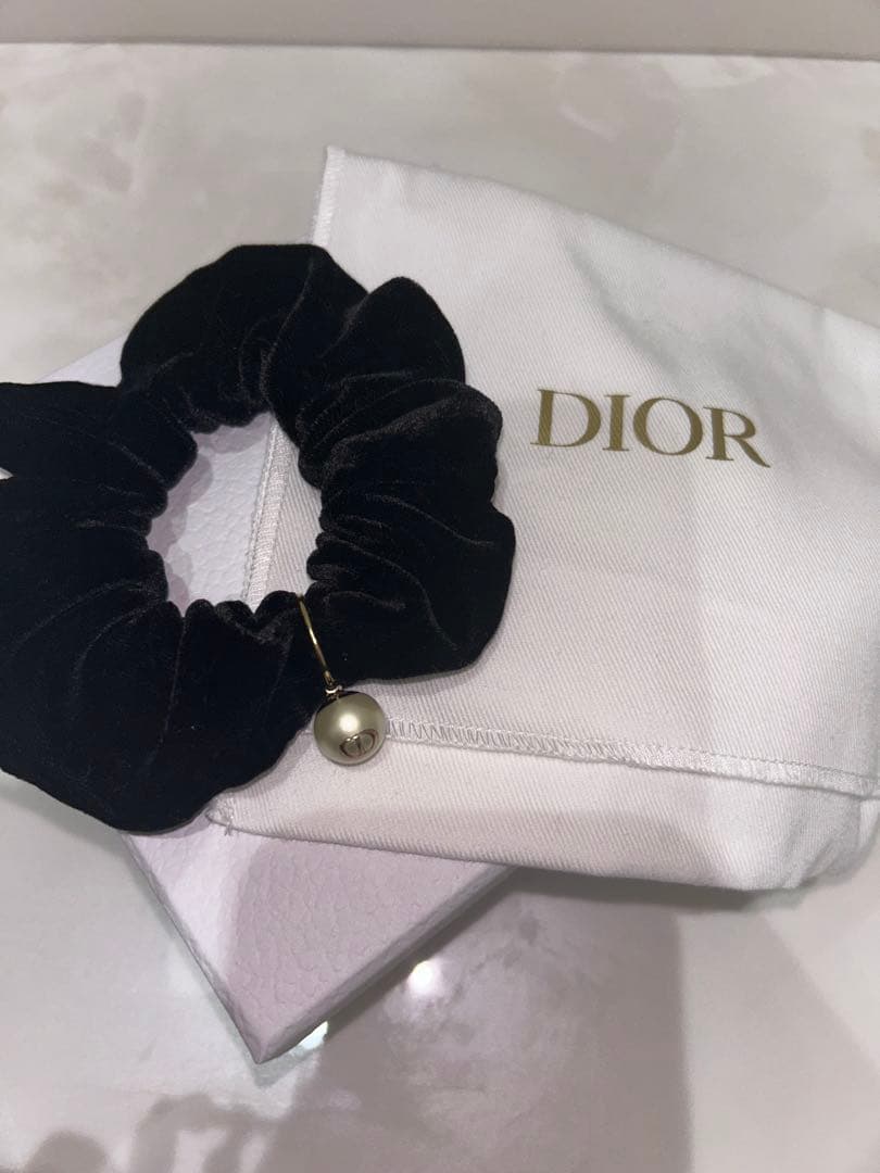 Dior ベルベット ヘアシュシュ 黒