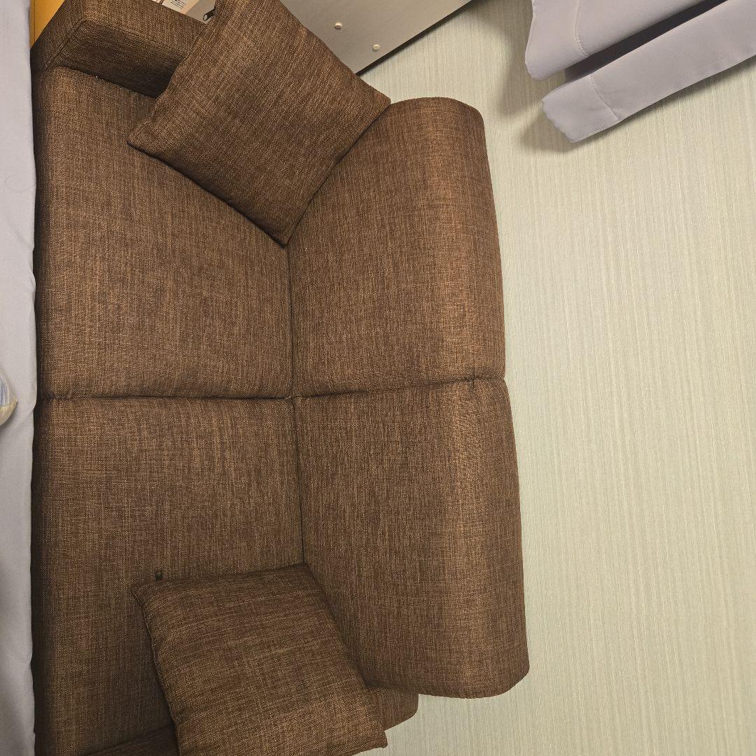 ブラウン 布製ソファ 2つのクッション付Emma