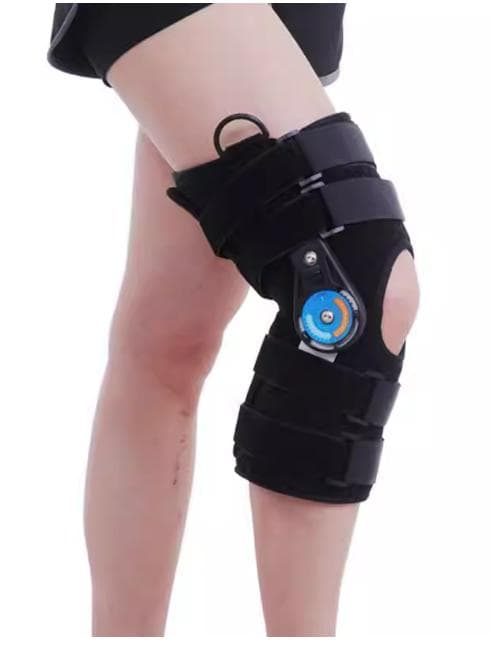 新品　膝サポーター ブラック フリーサイズ　角度調整できる 左右兼用