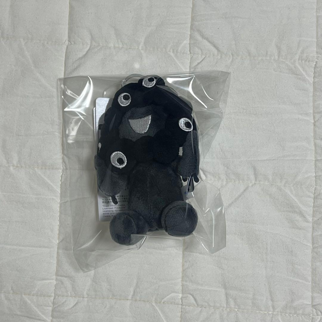 黒ミャクミャク　カラビナ　座り