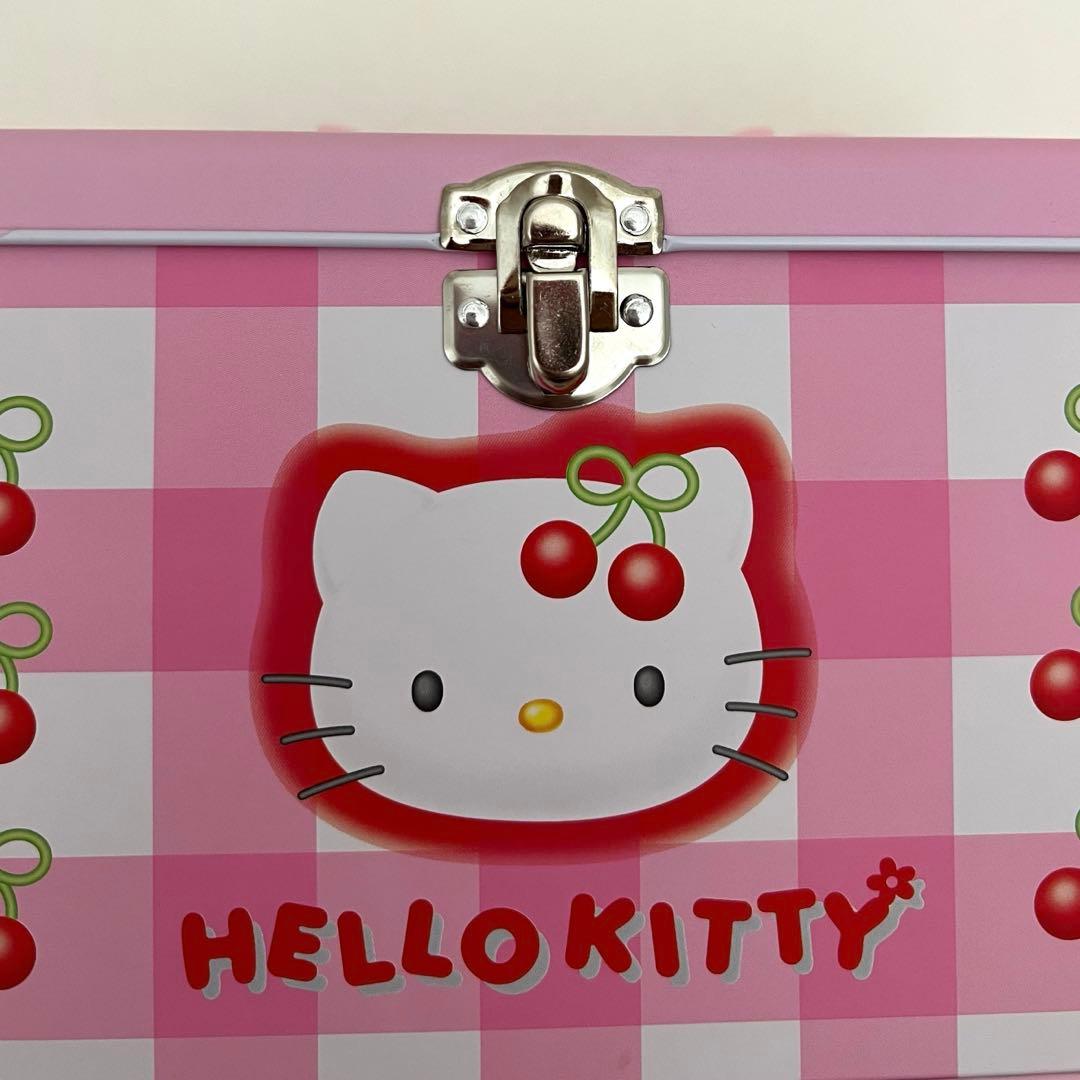 美品 希少 サンリオ ハローキティ さくらんぼキティ 缶 BOX トランク缶