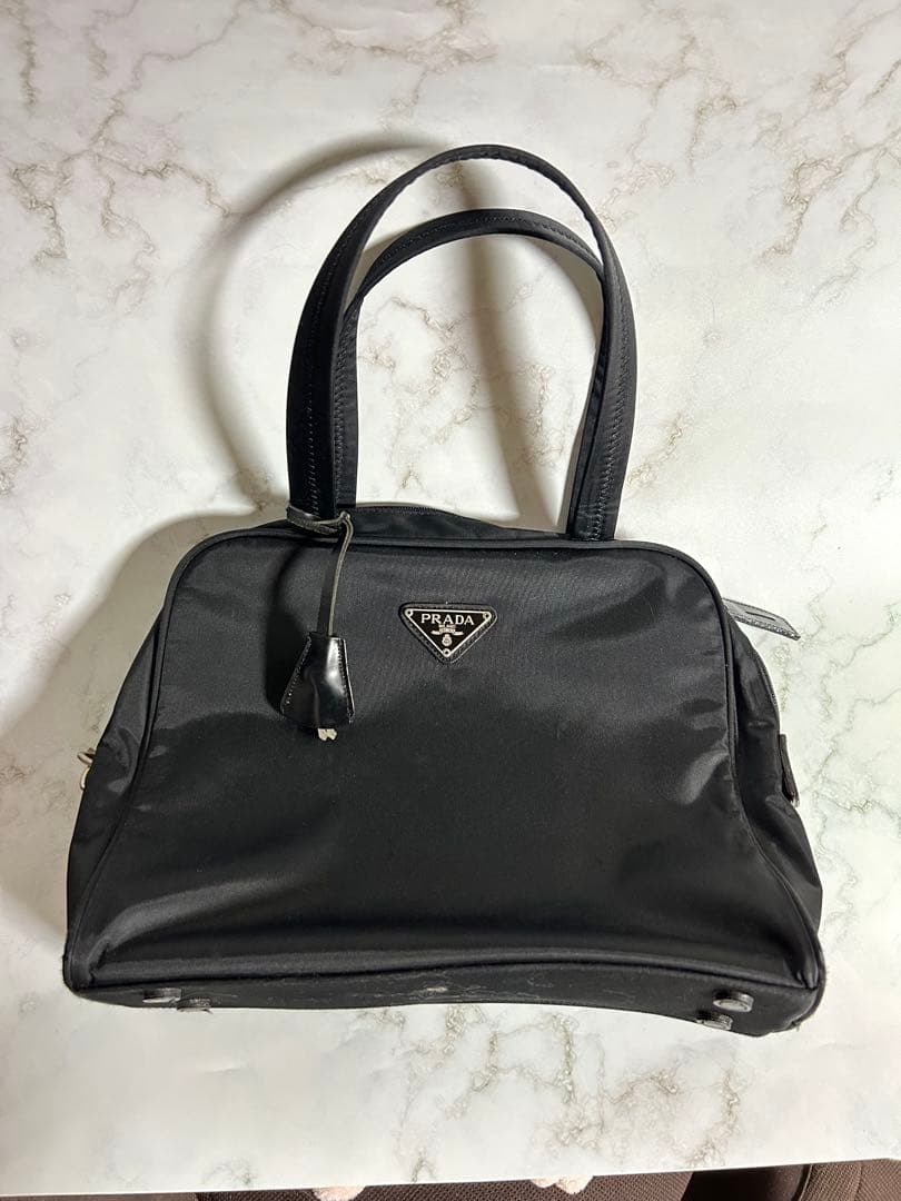 大幅お値下げ中！PRADA 黒 ナイロン ハンドバッグ