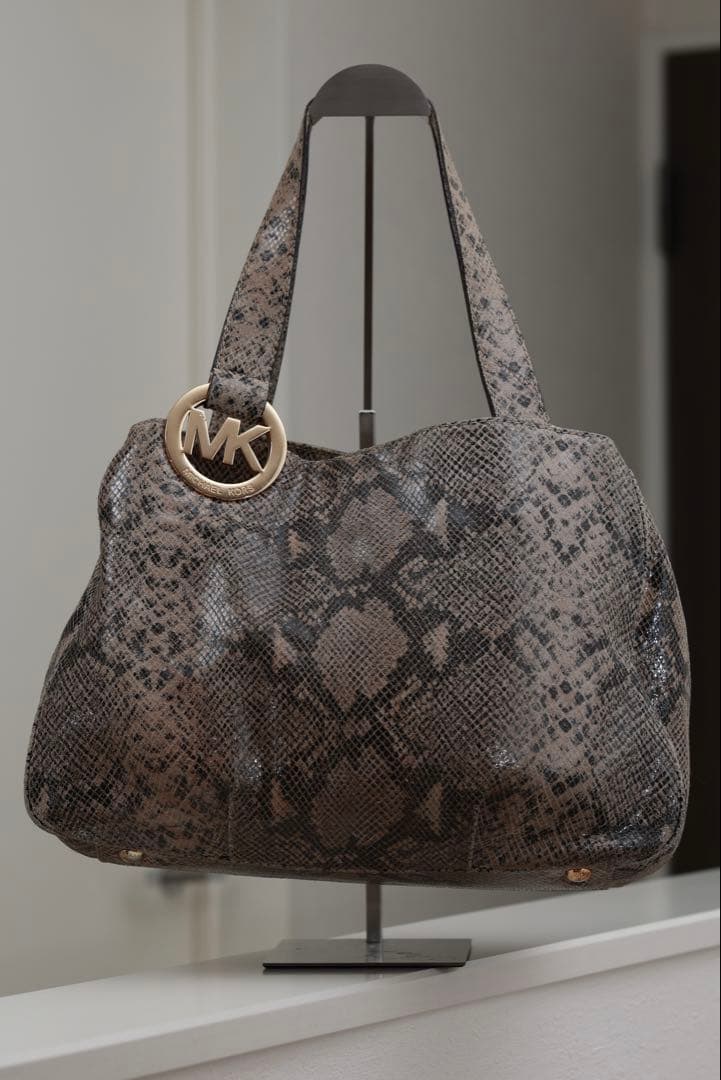 MICHAEL KORS】本革 パイソン ハンドバッグ MK金具 ゴールド - メルカリ