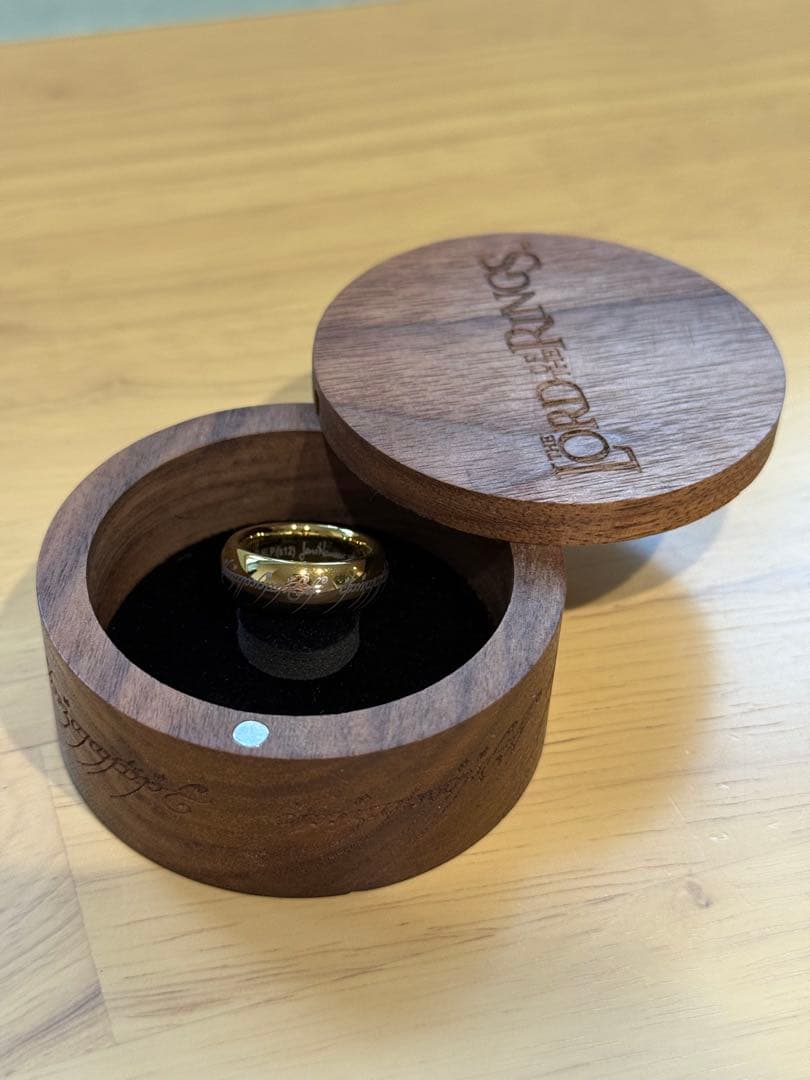 ロード・オブ・ザ・リング 一つの指輪レプリカ ウッドボックス付き