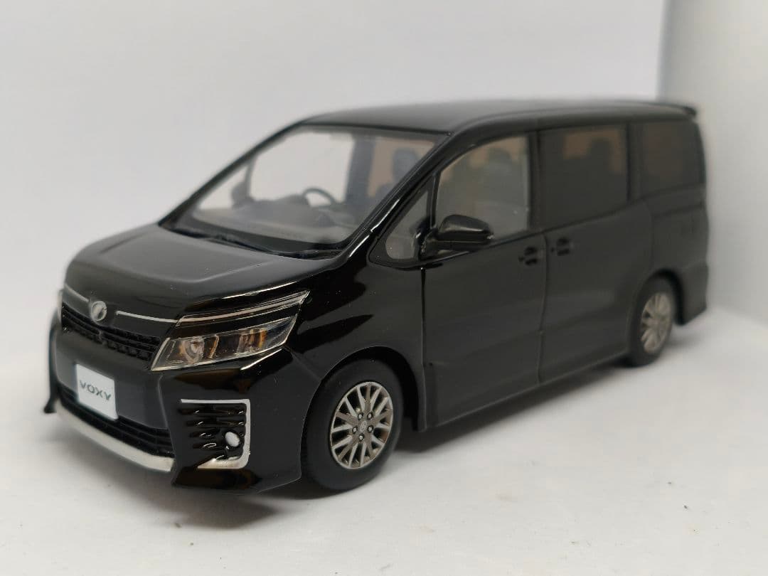トヨタ　ヴォクシー　カラーサンプル　1/30 ミニカー　色見本　黒　ブラック