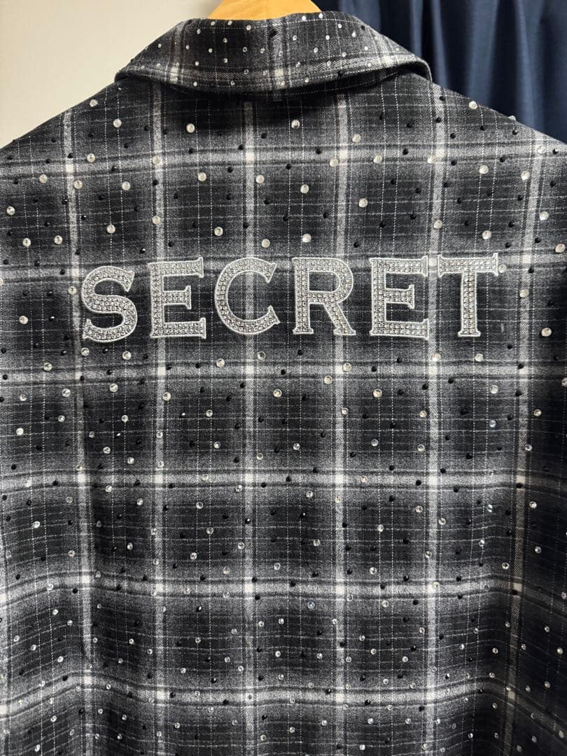 激レア‼️SECRET ストォーンシャツ