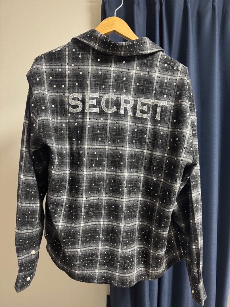 激レア‼️SECRET ストォーンシャツ