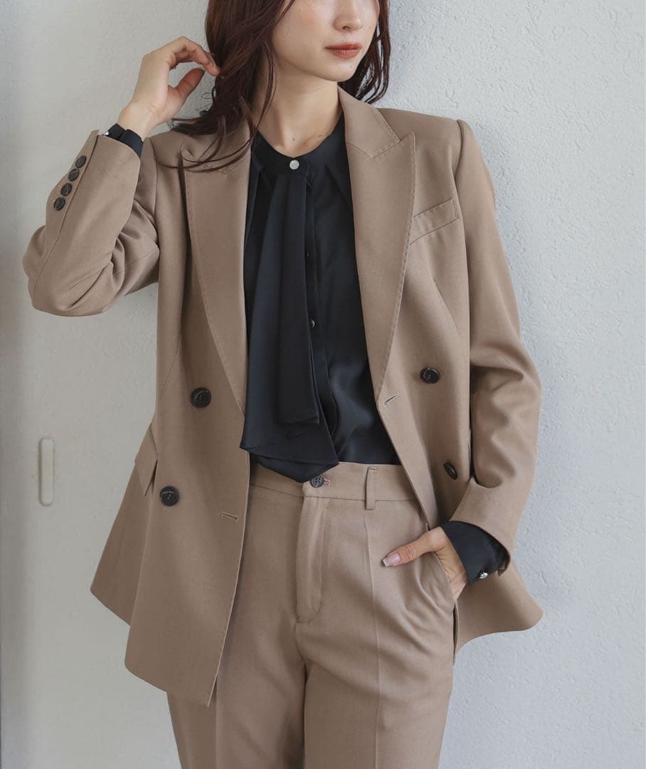 （最終値下げ）ベージュスーツ上下とネイビーブラウスセット