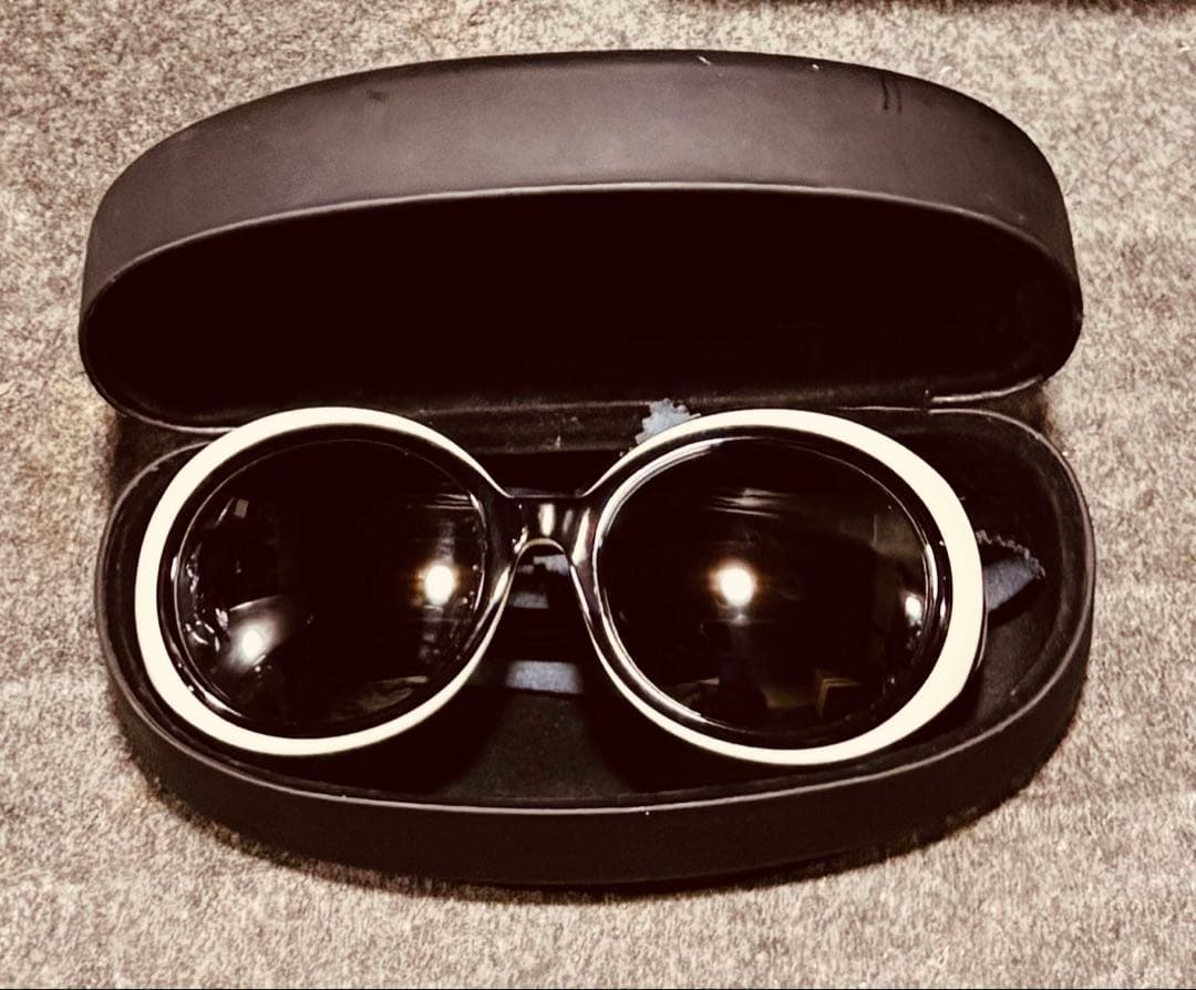 HYDE着　 GURUGURUサングラス