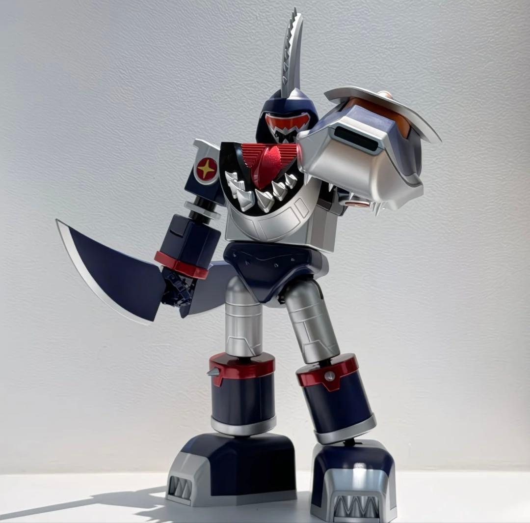 メタルジャック（鉄甲小宝）のサメジャイアントの海外製フィギュア Amazon.co.jp: AMP+鉄甲小宝ビーロボカブタック[B-ROBO KABUTACK