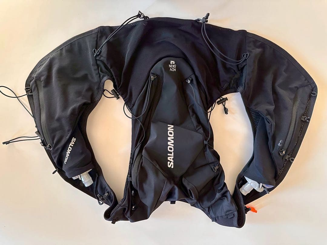 SALOMON ADV SKIN 12 フラスク付き SALOMON（サロモン） ランニングベスト フラスク付 SALOMON ADV SKIN