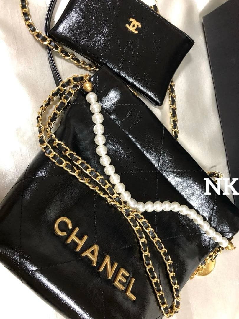 パール付き　シャネル　ノベルティ　ショルダーバッグ　VIP ブラック シャネル 牛革 ショルダーミニポーチ 海外VIP限定 激レアノベルティ 箱