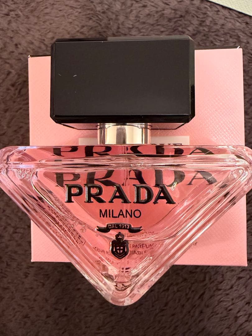 プラダ　香水　パラドックス
