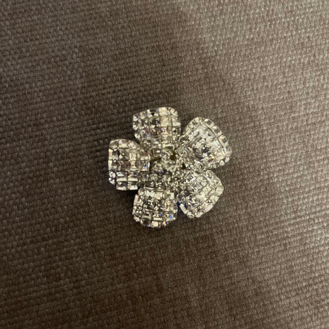 【本日までお値下げ中】 Foxeyお花ブローチ