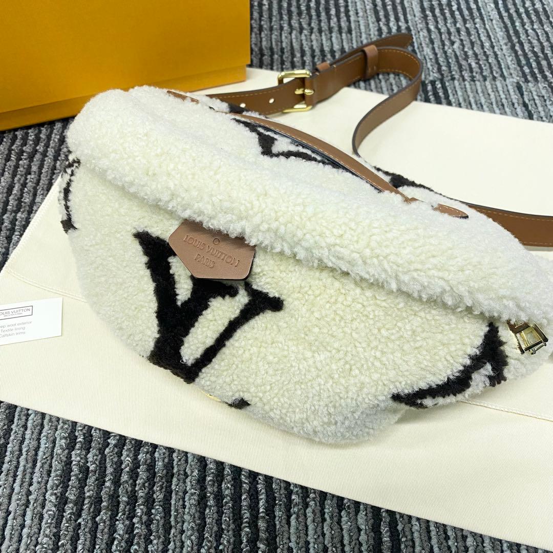 未使用 LOUIS VUITTON ルイヴィトン バムバッグ ボア ボディバッグ