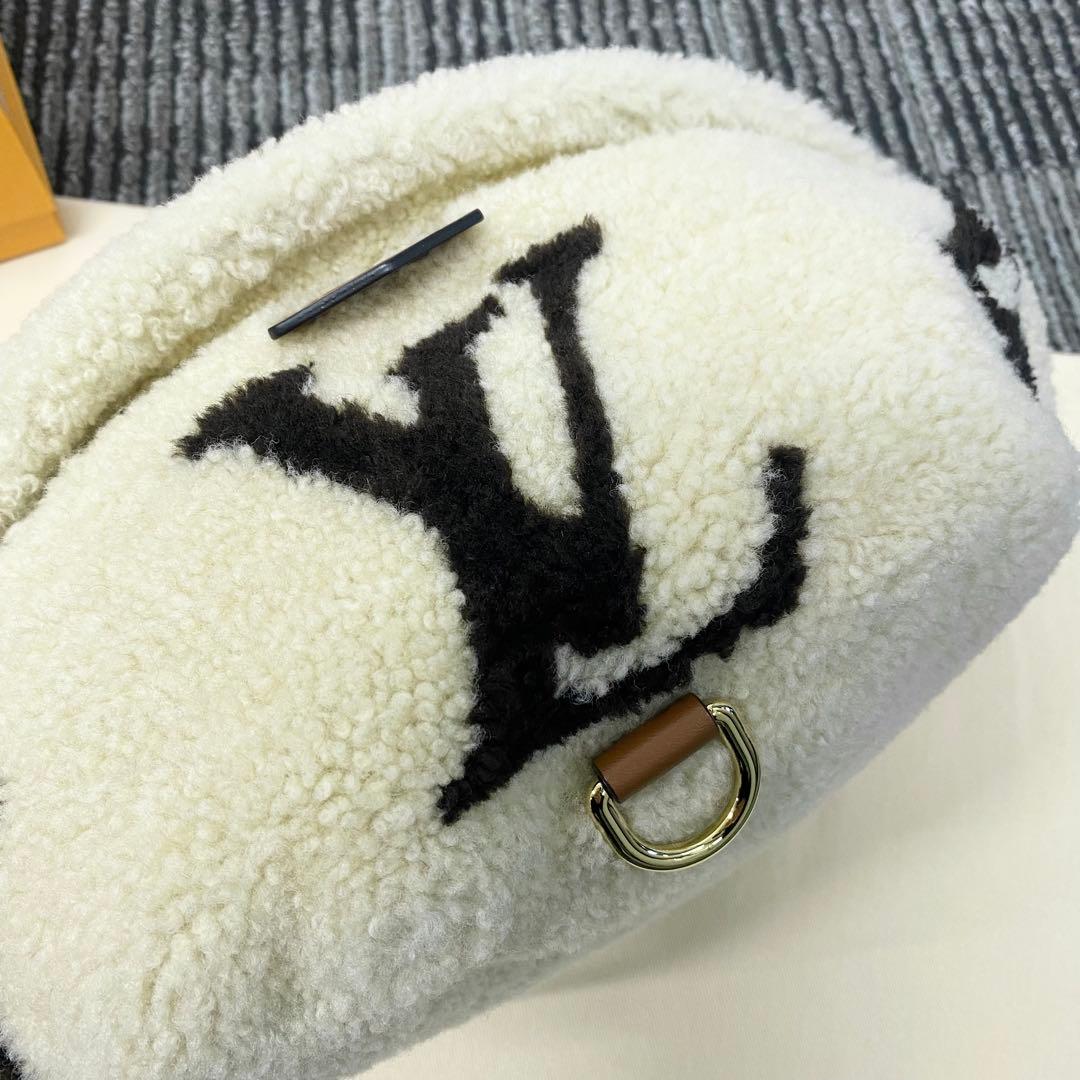 未使用 LOUIS VUITTON ルイヴィトン バムバッグ ボア ボディバッグ
