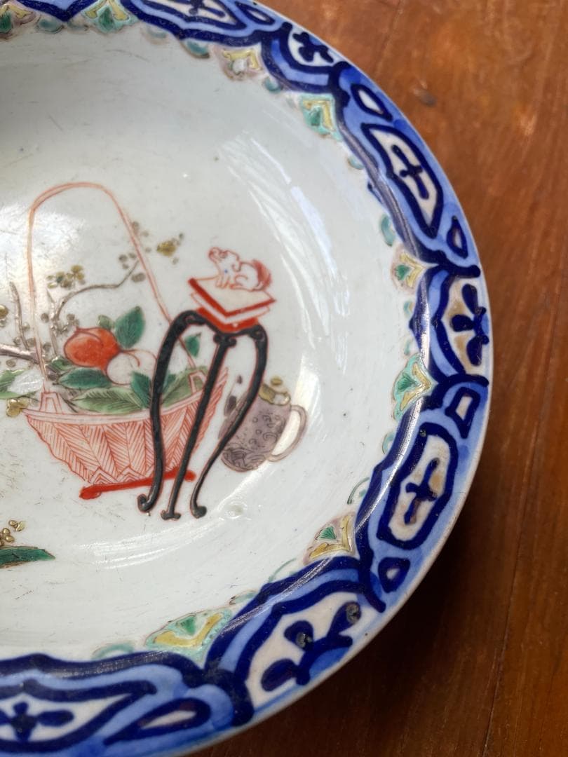 三つ足の古い伊万里焼 浅鉢 色絵