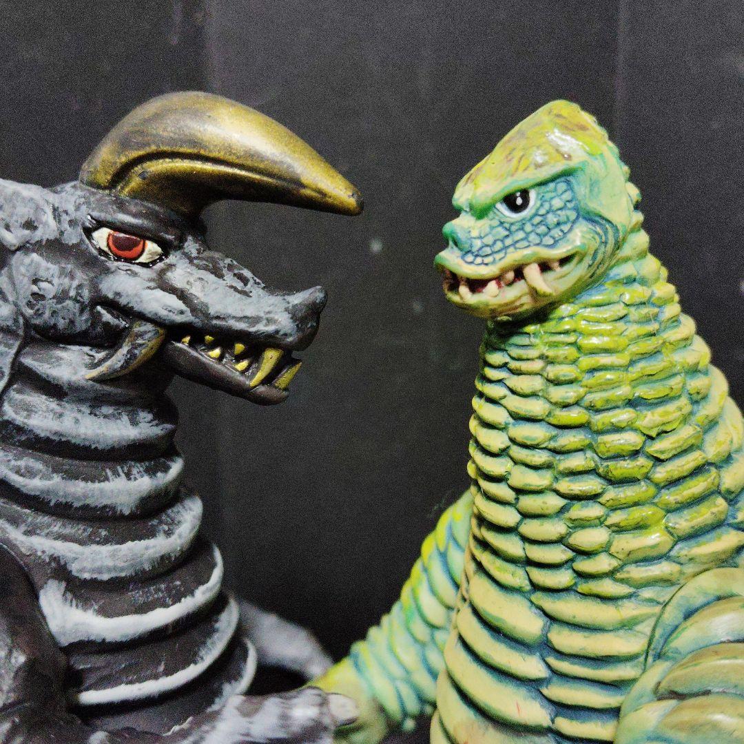 ウルトラ怪獣旧型絶版ソフビレッドキングVSブラックキング（2786tw2826）