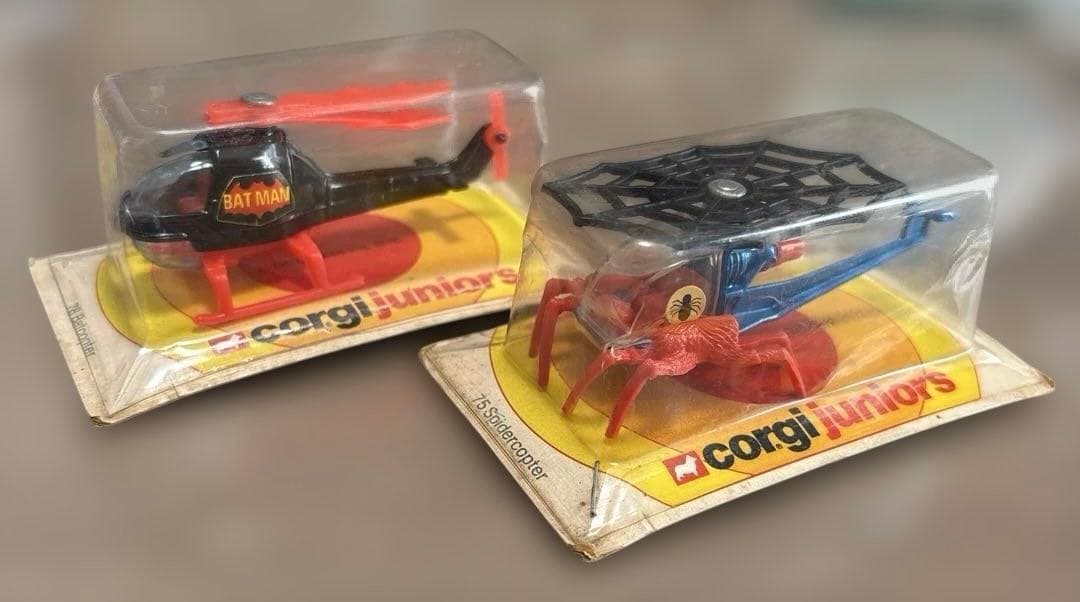 corgi バットマン Batmobile with Batman and Robin - Gloss Black Edition (267