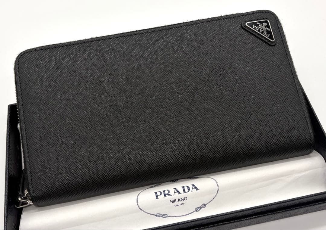未使用品!!PRADA プラダ サフィアーノトライアングル オーガナイザー 財布