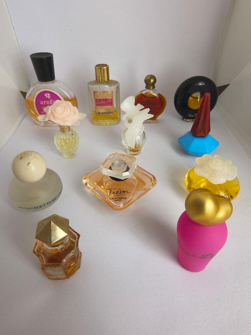 女性用香水セット12点（多様なデザイン）