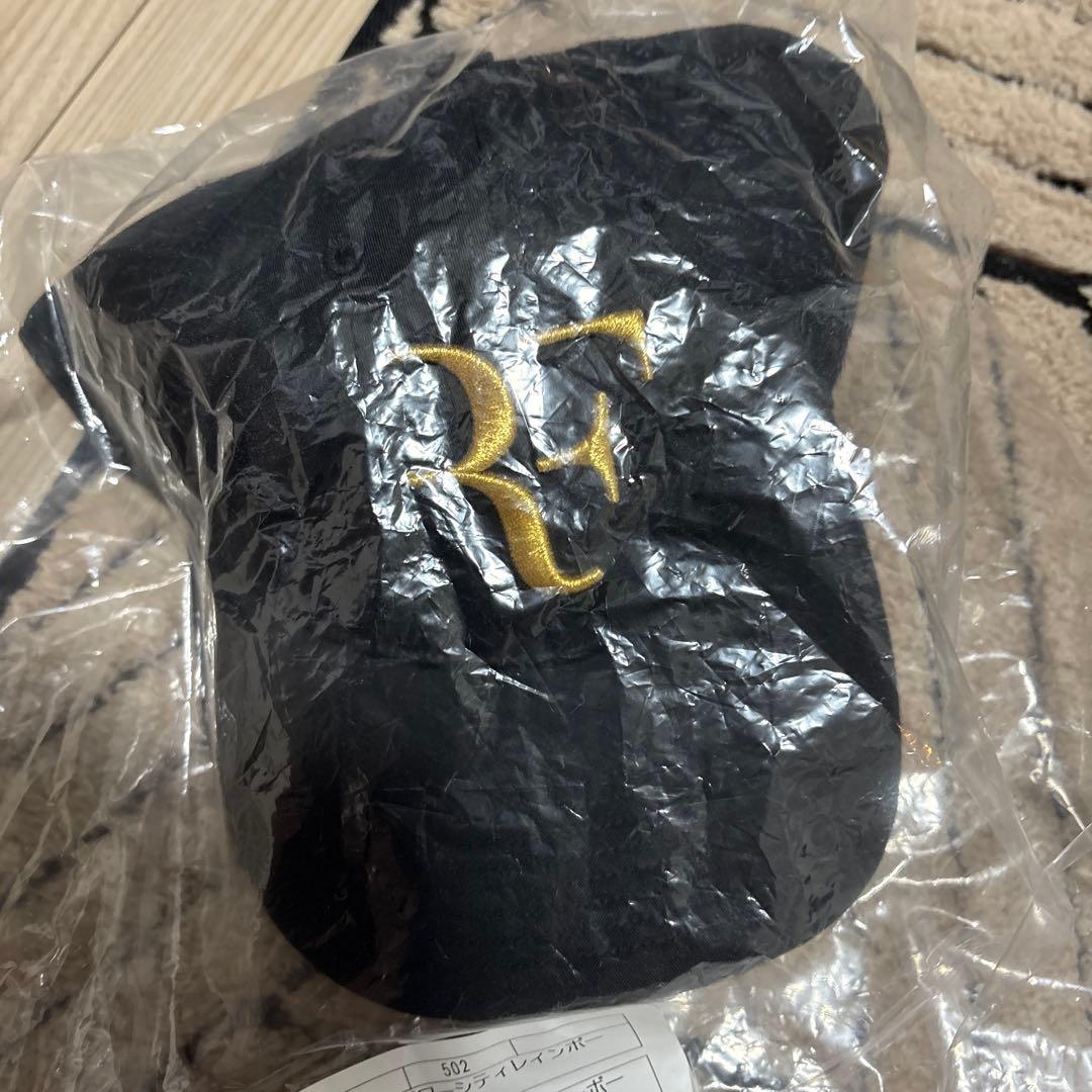 フェデラー　引退記念　キャップ　ユニクロ　UNIQLO ロジャー・フェデラー選手引退記念RFキャップ11月10日（木）より予約